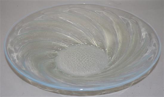 A René Lalique Poissons No.1 opalescent glass dish, 29cm